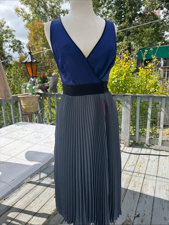 Diane Von Furstenberg Dresses & Skirts - Like new Diane Von Furstenberg wrap  Dress